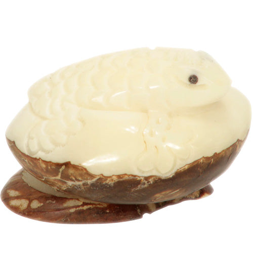 Lizard in Relief Tagua Figurine