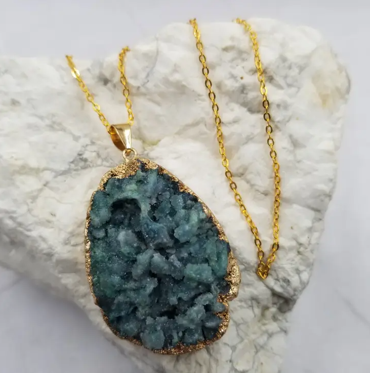 Green Natural Stone Pendant Necklace