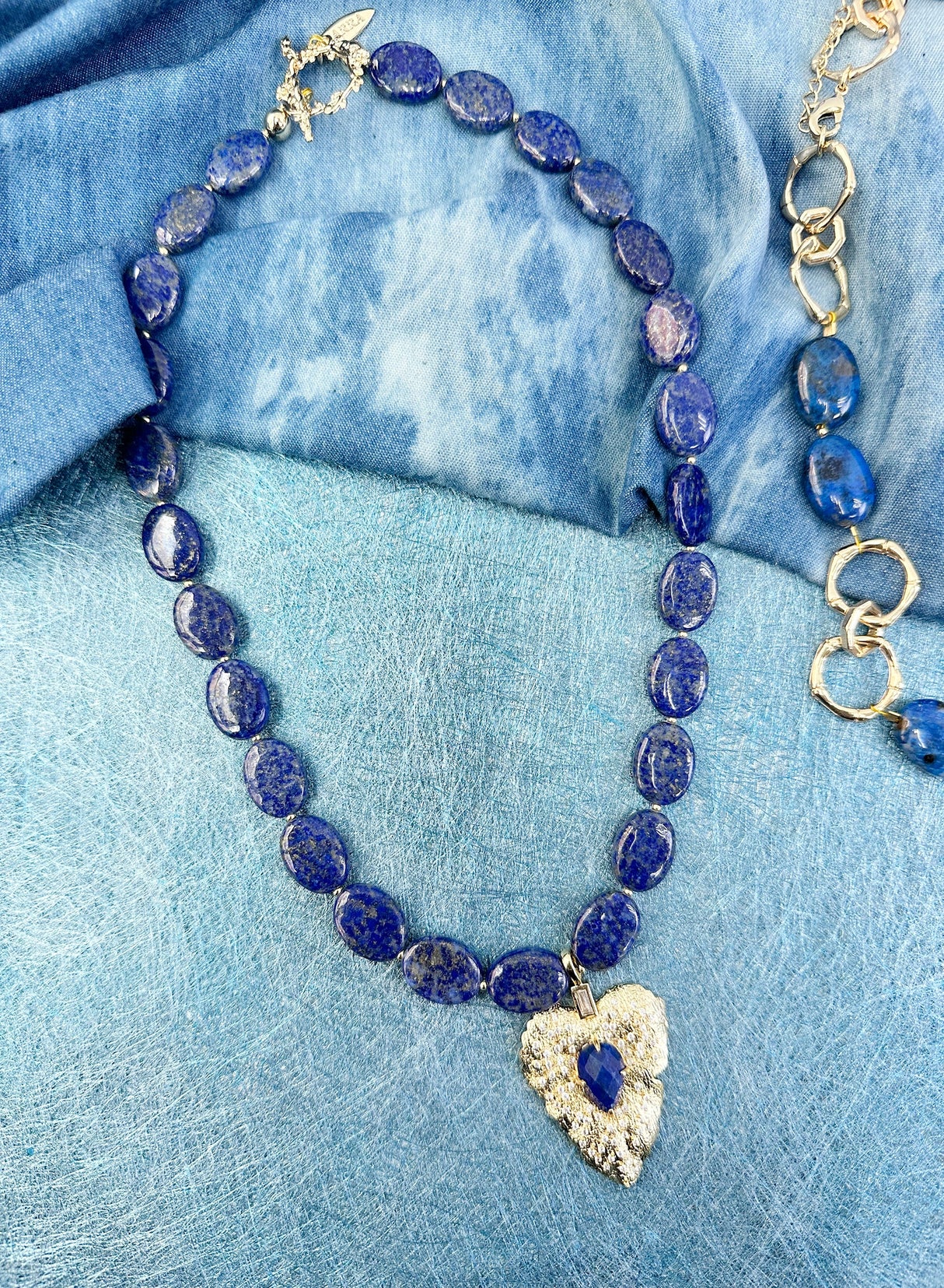 Oval Lapis With Leaf Pendant Necklace KN016-3